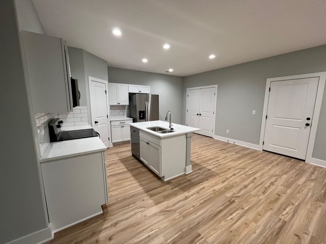 6815 W Kollmeyer St, Wichita, KS 67205