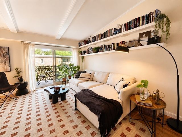 55 Broadlawn Park 16B, Boston, MA 02467