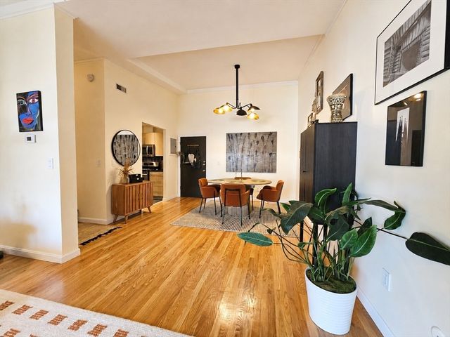 55 Broadlawn Park 16B, Boston, MA 02467