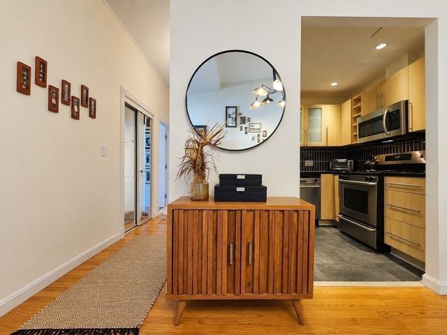 55 Broadlawn Park 16B, Boston, MA 02467