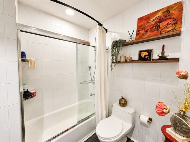 55 Broadlawn Park 16B, Boston, MA 02467