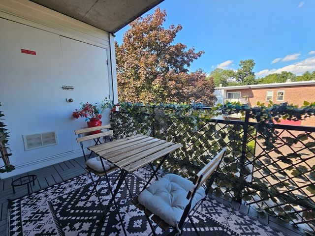 55 Broadlawn Park 16B, Boston, MA 02467