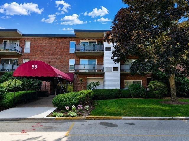 55 Broadlawn Park 16B, Boston, MA 02467