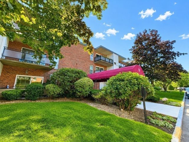 55 Broadlawn Park 16B, Boston, MA 02467