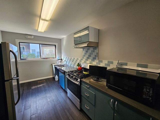 55 Broadlawn Park 16B, Boston, MA 02467