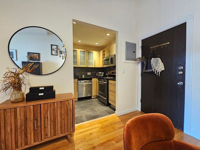 55 Broadlawn Park 16B, Boston, MA 02467