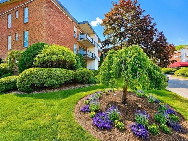 55 Broadlawn Park 16B, Boston, MA 02467
