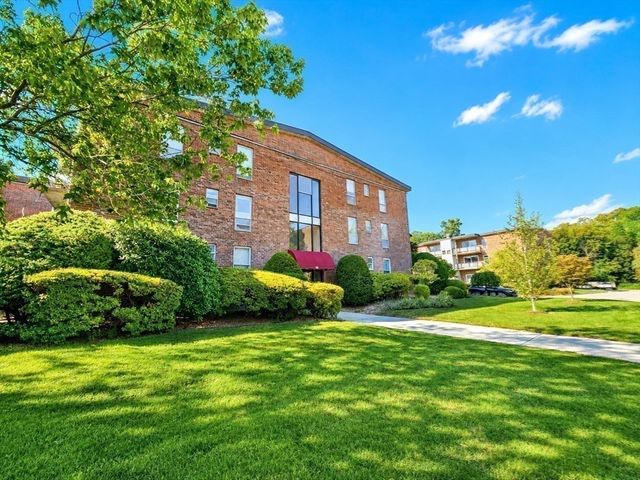 55 Broadlawn Park 16B, Boston, MA 02467