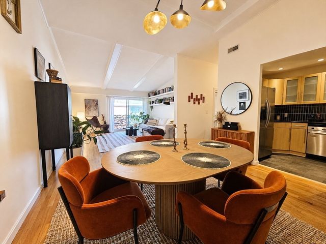 55 Broadlawn Park 16B, Boston, MA 02467