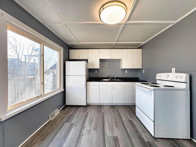 705 11TH AVENUE, Menominee, MI 49858