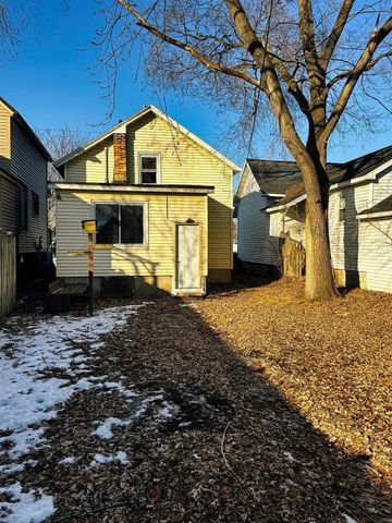 705 11TH AVENUE, Menominee, MI 49858