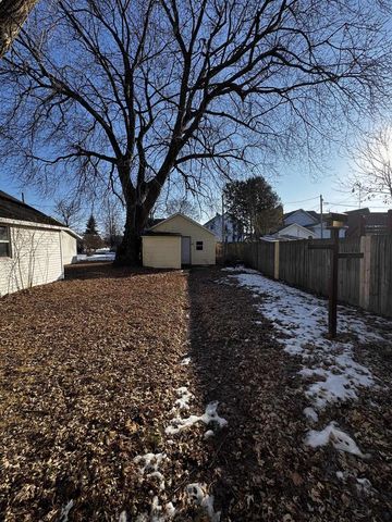 705 11TH AVENUE, Menominee, MI 49858