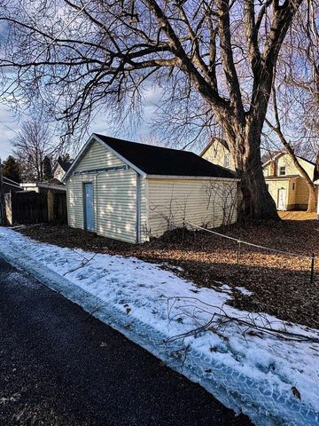 705 11TH AVENUE, Menominee, MI 49858