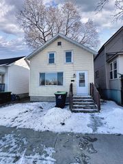 705 11TH AVENUE, Menominee, MI 49858