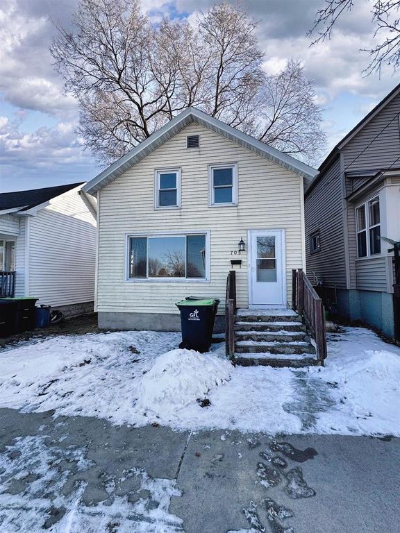 705 11TH AVENUE, Menominee, MI 49858