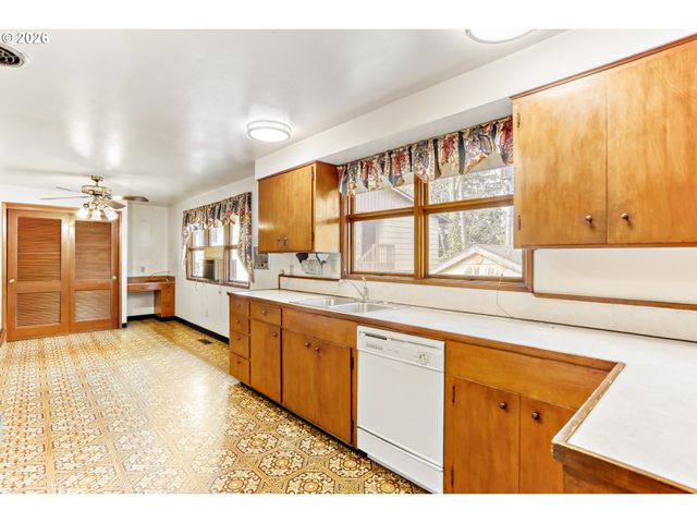 16659 Se POWELL Blvd, Portland, OR 97236