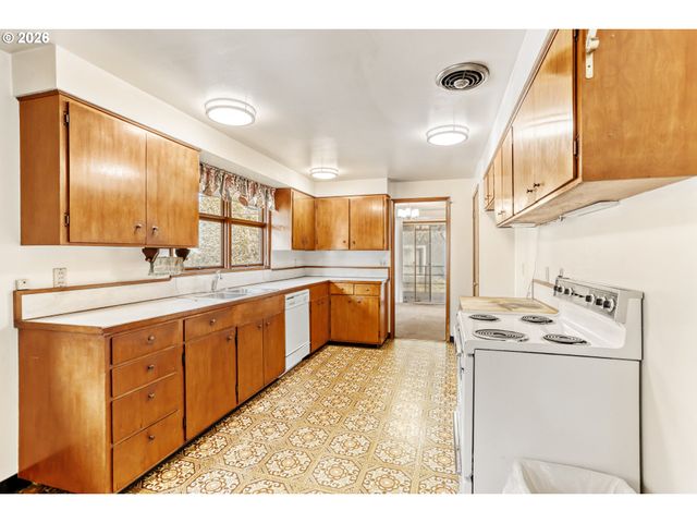 16659 Se POWELL Blvd, Portland, OR 97236