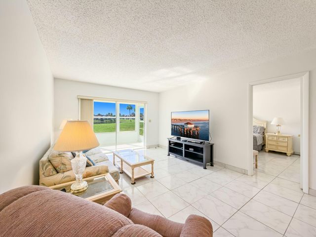 352 Lake Frances Drive, West Palm Beach, FL 33411