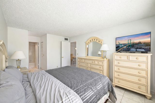 352 Lake Frances Drive, West Palm Beach, FL 33411