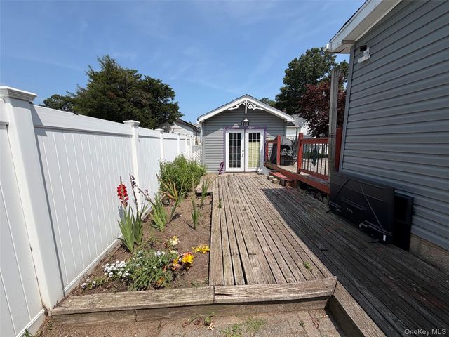 300 Beachview Street, Copiague, NY 11726