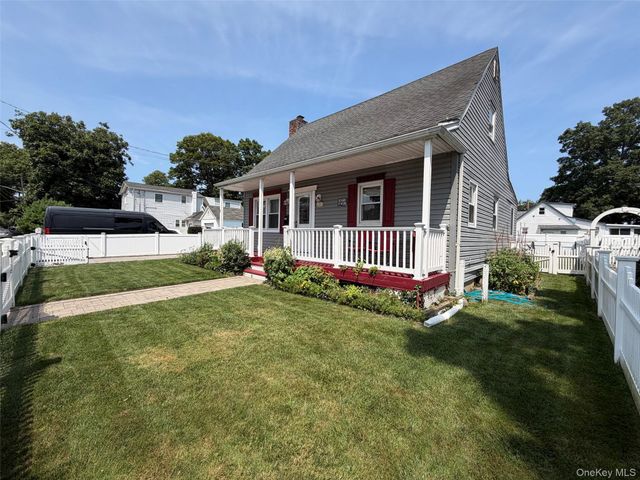 300 Beachview Street, Copiague, NY 11726