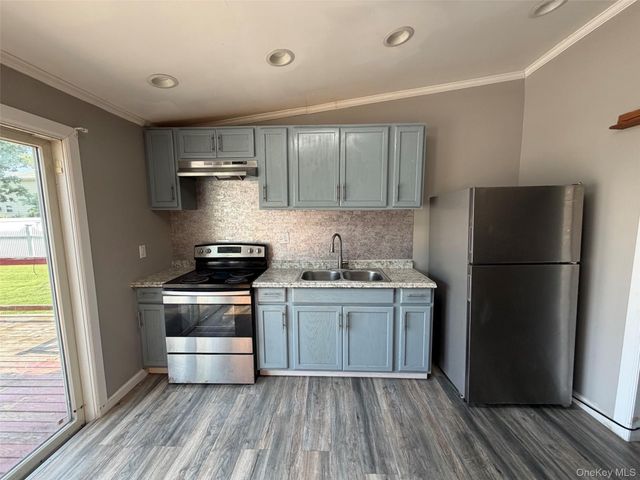 300 Beachview Street, Copiague, NY 11726