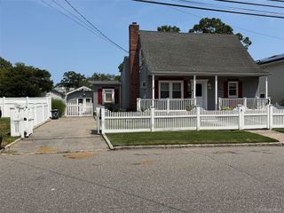 300 Beachview Street, Copiague, NY 11726