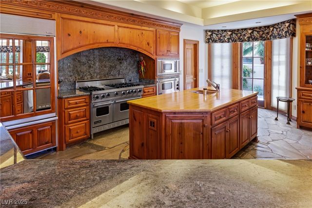 35 Ventana Canyon Drive, Las Vegas, NV 89113