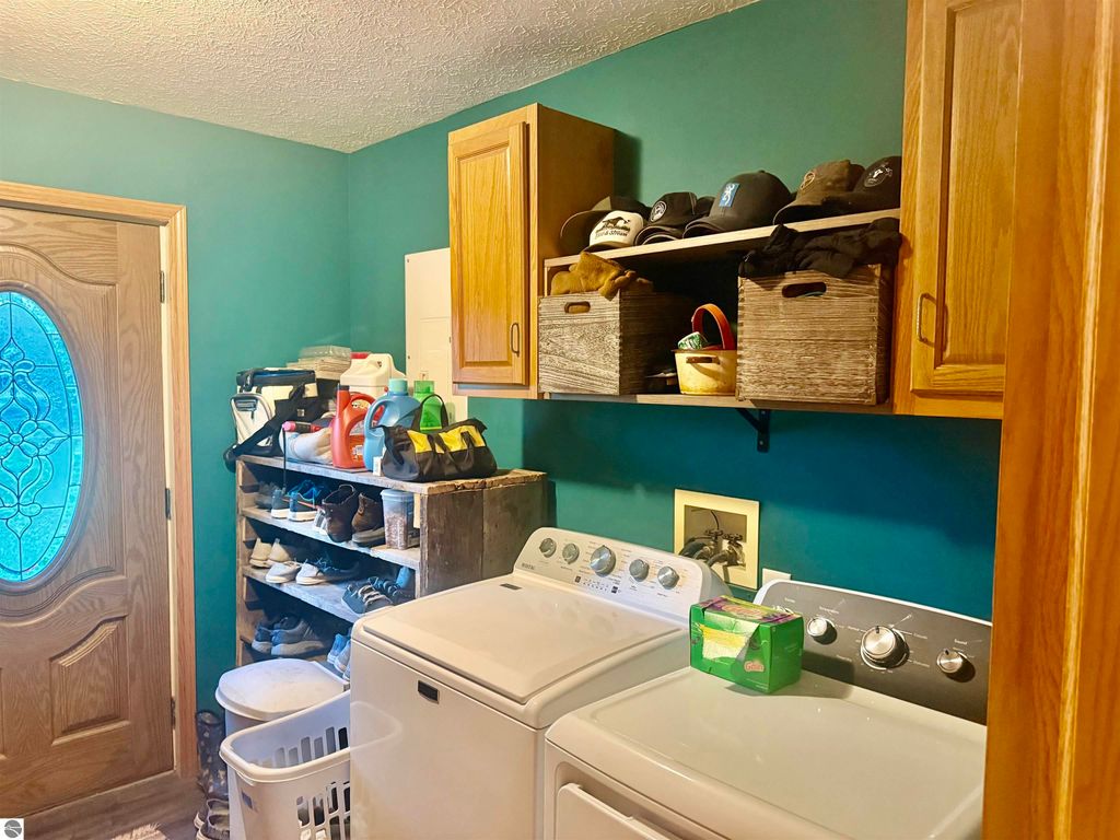 Image 37 of property listing at 587 N Lewis, Shepherd, MI 48883