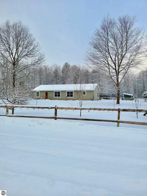 Image 50 of property listing at 587 N Lewis, Shepherd, MI 48883