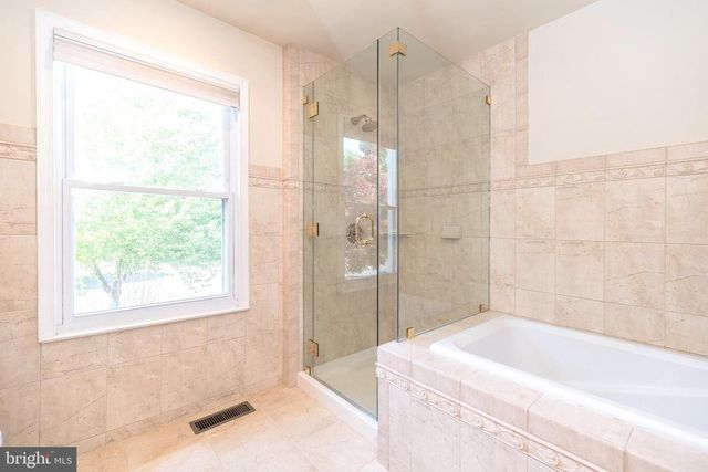 1607 LAKEVIEW CIR, Yardley, PA 19067