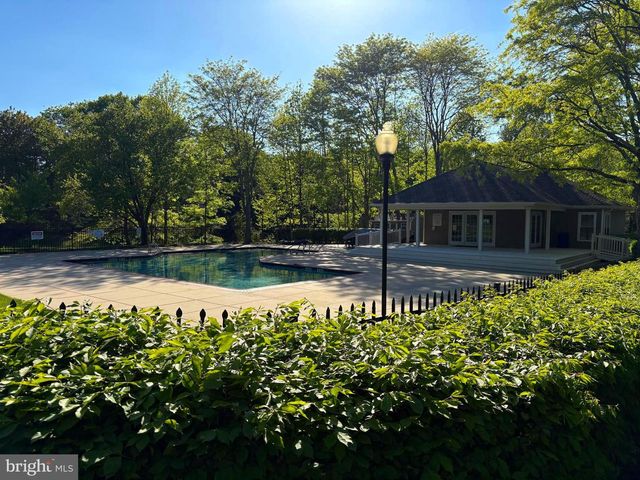 1607 LAKEVIEW CIR, Yardley, PA 19067