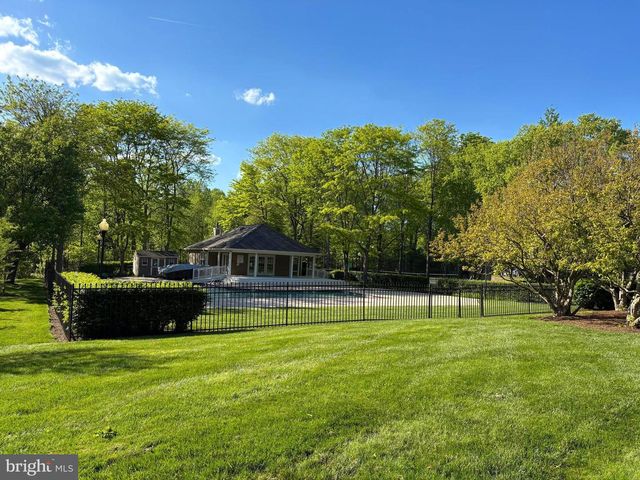 1607 LAKEVIEW CIR, Yardley, PA 19067