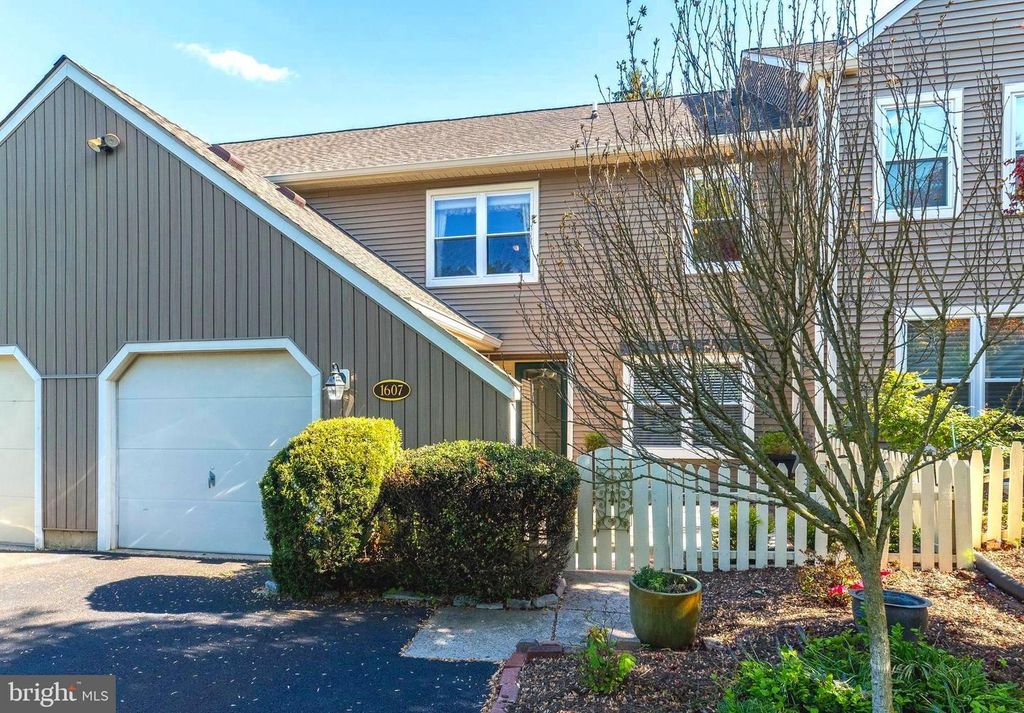 1607 LAKEVIEW CIR, Yardley, PA 19067