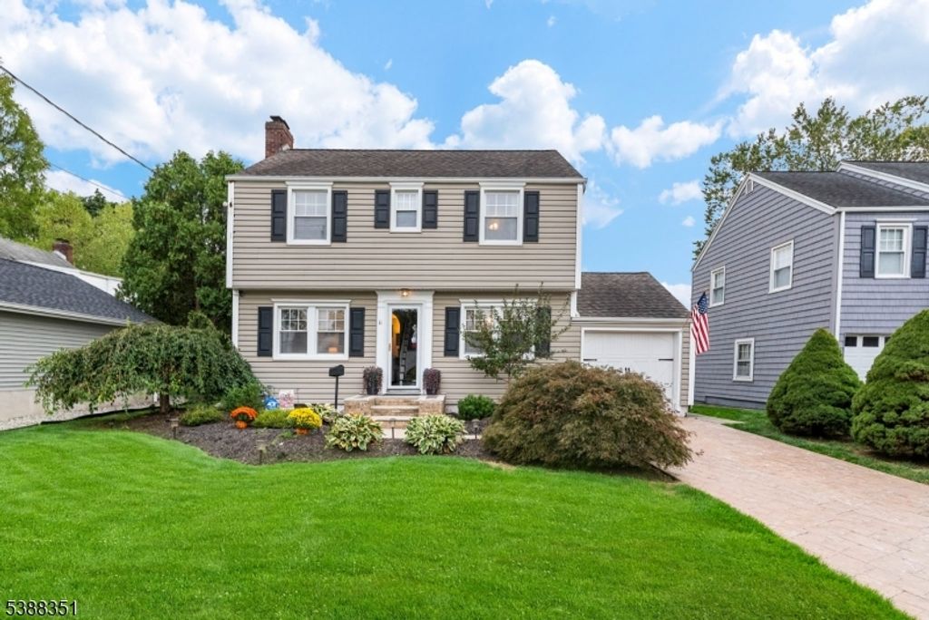 11 Greendale Rd, Clifton City, NJ 07013