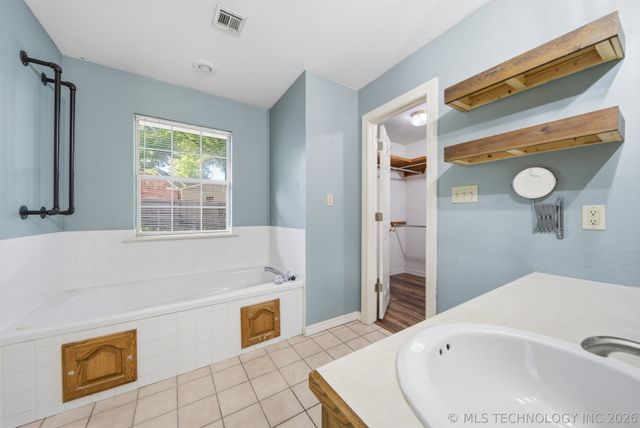 2203 Fieldstone Court S, Okmulgee, OK 74447