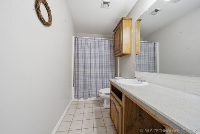 2203 Fieldstone Court S, Okmulgee, OK 74447