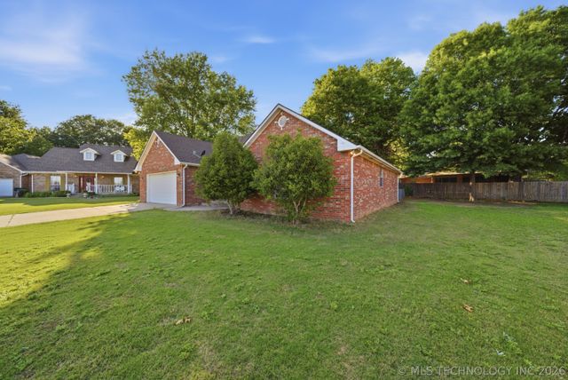 2203 Fieldstone Court S, Okmulgee, OK 74447