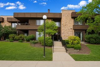 1365 N Sterling Avenue 105B, Palatine, IL 60067