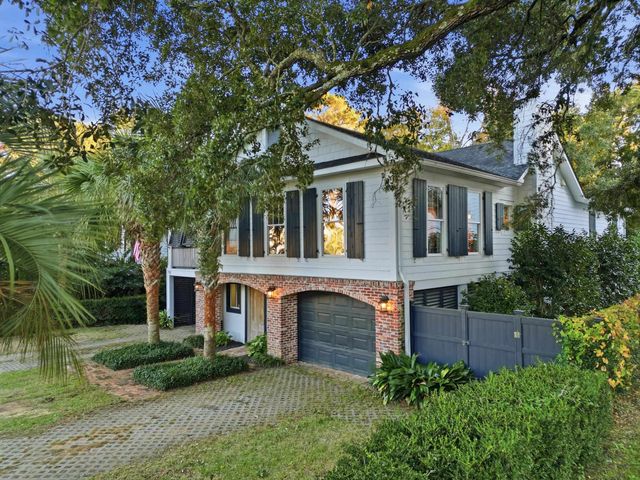 92 Channel Bluff Ave., Pawleys Island, SC 29585