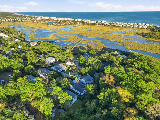 92 Channel Bluff Ave., Pawleys Island, SC 29585