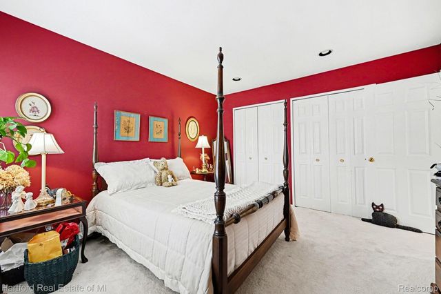 32060 Grand River Avenue 64, Farmington, MI 48336