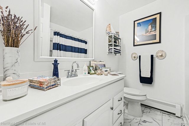 32060 Grand River Avenue 64, Farmington, MI 48336