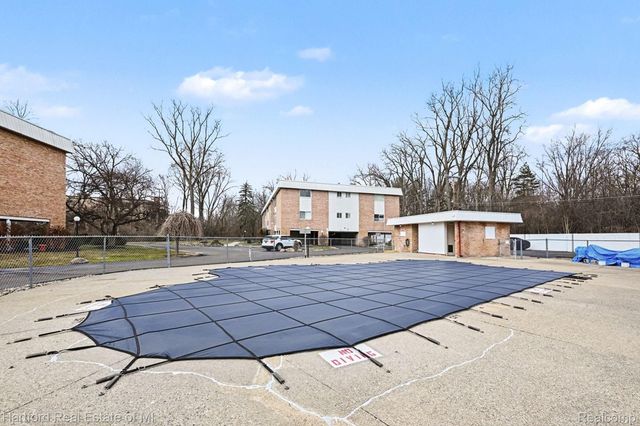 32060 Grand River Avenue 64, Farmington, MI 48336