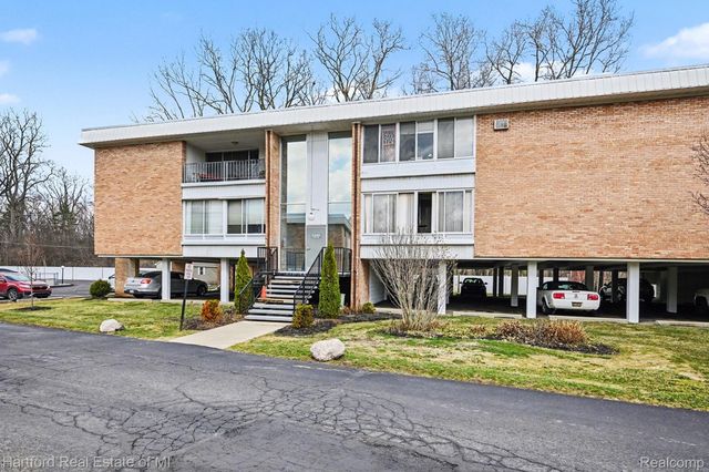 32060 Grand River Avenue 64, Farmington, MI 48336