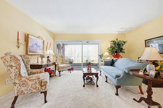 32060 Grand River Avenue 64, Farmington, MI 48336