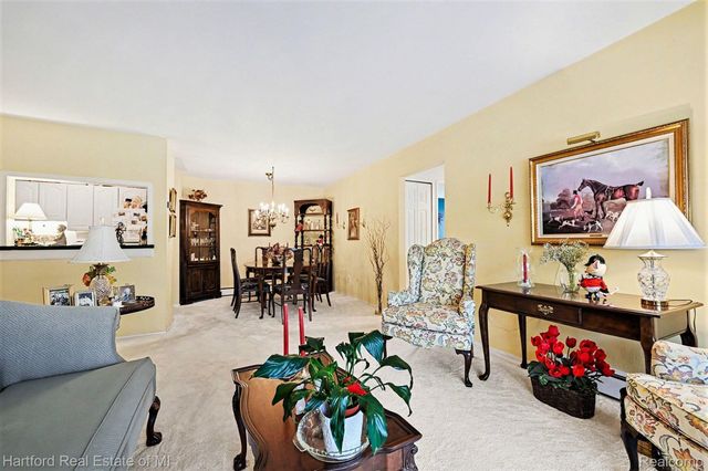 32060 Grand River Avenue 64, Farmington, MI 48336