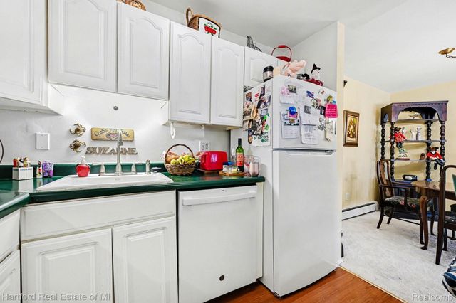 32060 Grand River Avenue 64, Farmington, MI 48336