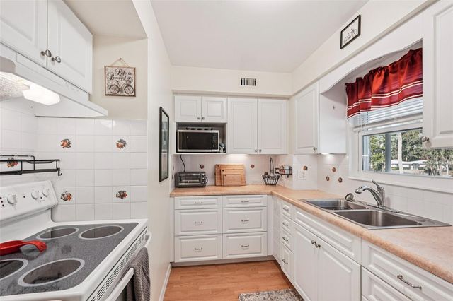 3900 ROXANE BOULEVARD 8B, Sarasota, FL 34235