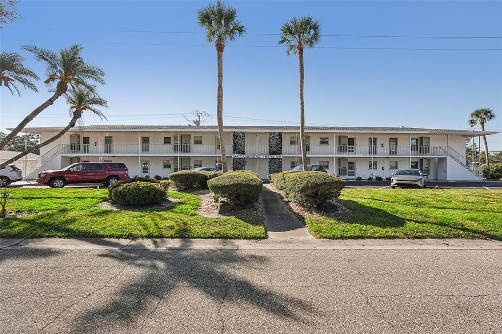 3900 ROXANE BOULEVARD 8B, Sarasota, FL 34235